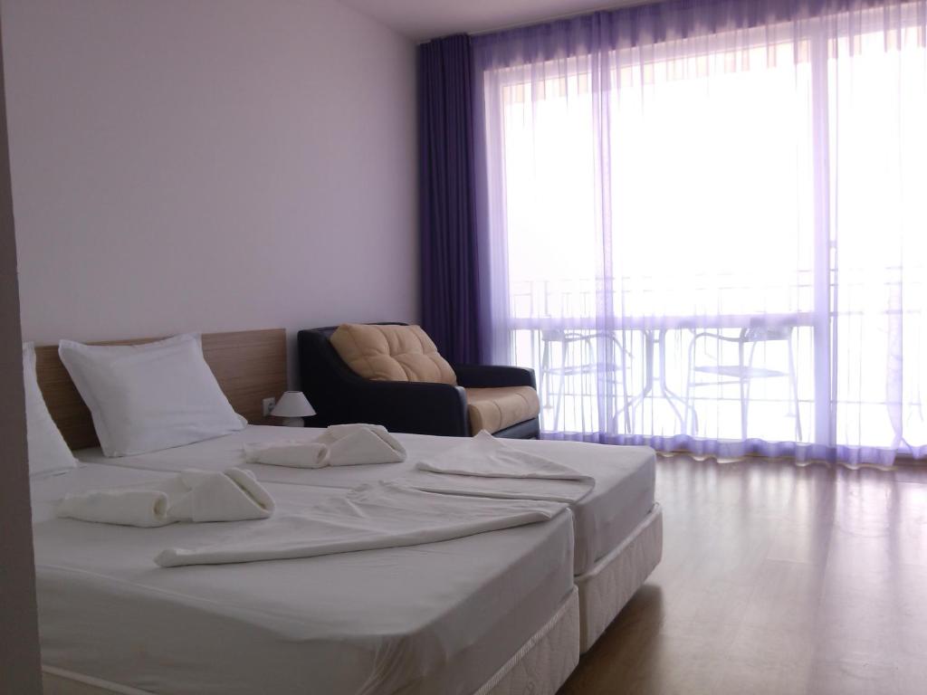 Двухместный (Двухместный номер с 1 кроватью или 2 отдельными кроватями и балконом, вид на море) гостевого дома Villa Lazuren Bryag 2, Черноморец