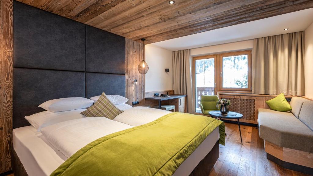 Двухместный (Двухместный номер с 1 кроватью и балконом (для 2 взрослых и 1 ребенка)) отеля Alpenresort Fluchthorn, Ишгль