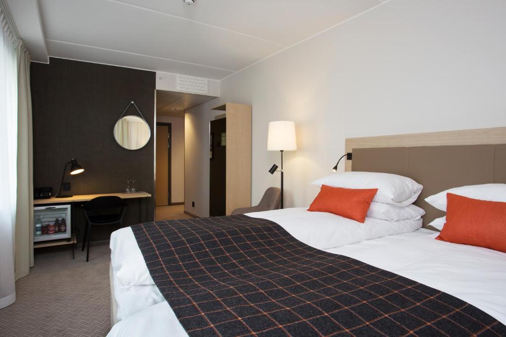 Двухместный (Улучшенный двухместный номер с 2 отдельными кроватями) отеля Scandic Meyergården, Му-и-Рана
