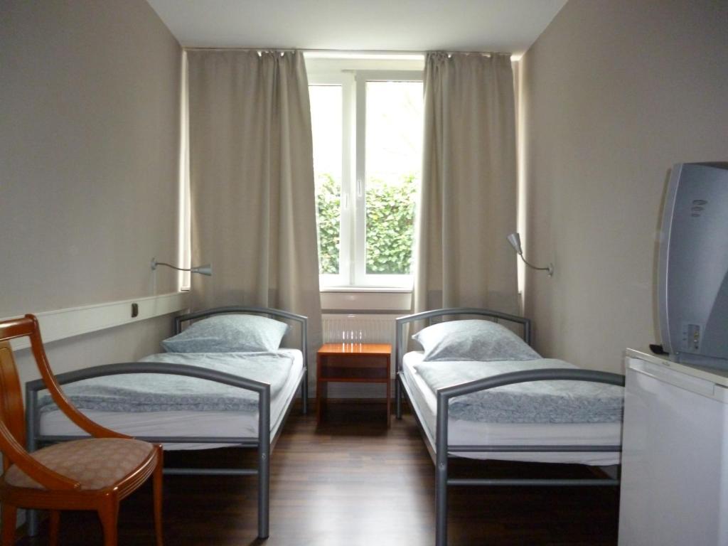 Двухместный (Стандартный двухместный номер с 2 отдельными кроватями и общей ванной комнатой) отеля Bergedorf Haus 9, Гамбург