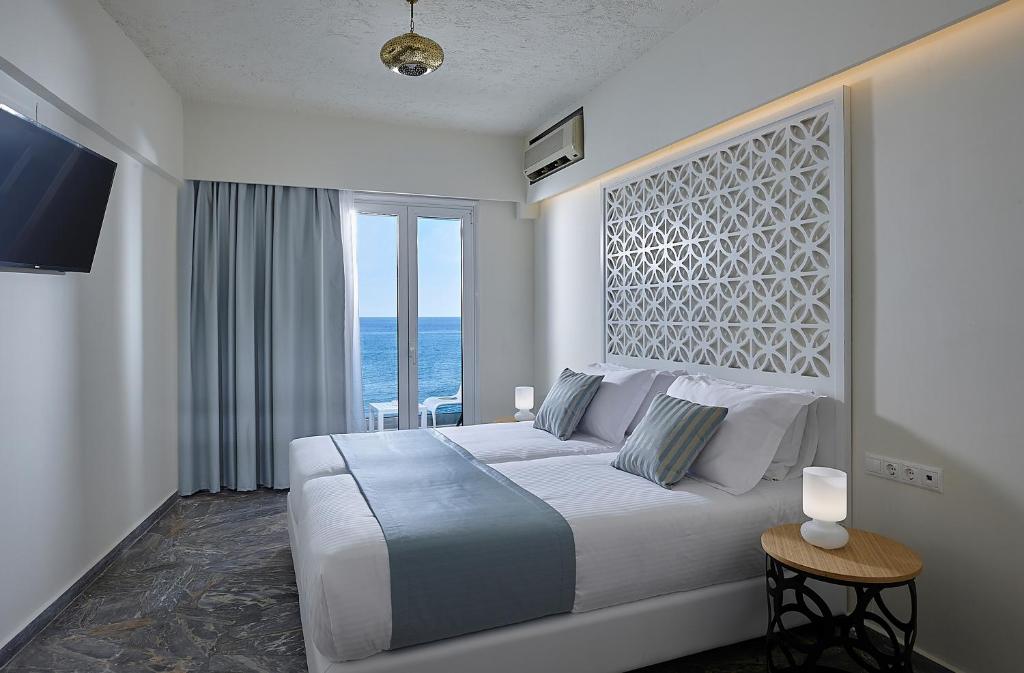 Двухместный (Улучшенный двухместный номер с 1 кроватью и видом на море) отеля Maragakis Beach Hotel, Херсониссос