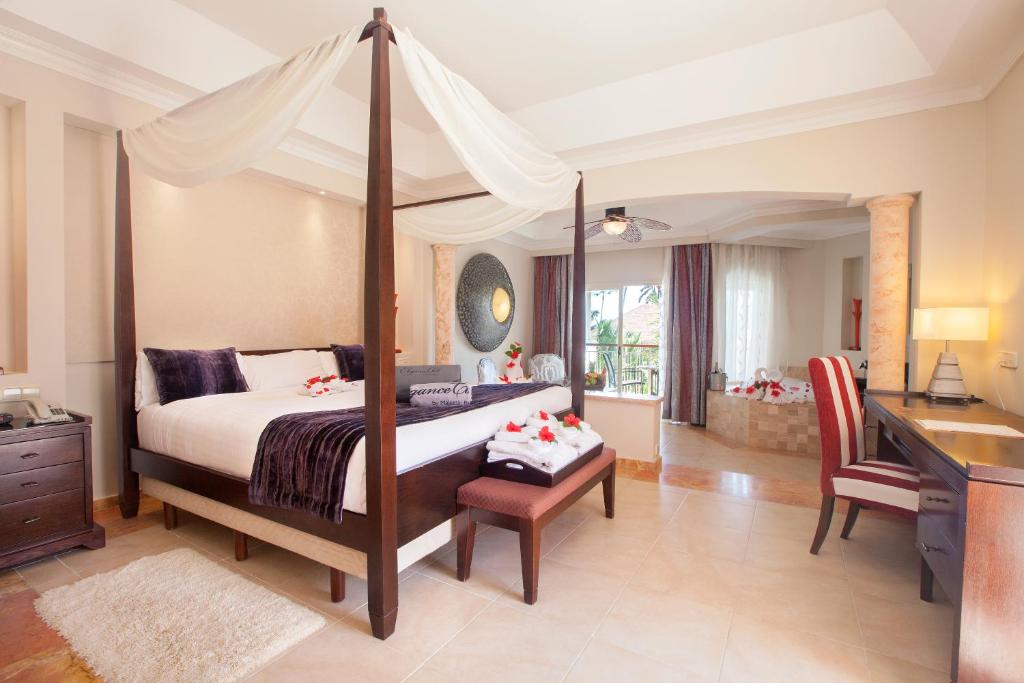 Двухместный (Полулюкс Elegance Club с гидромассажной ванной (только для взрослых, от 18 лет) - Бесплатный Wi-Fi) курортного отеля Majestic Elegance - Punta Cana, Баваро