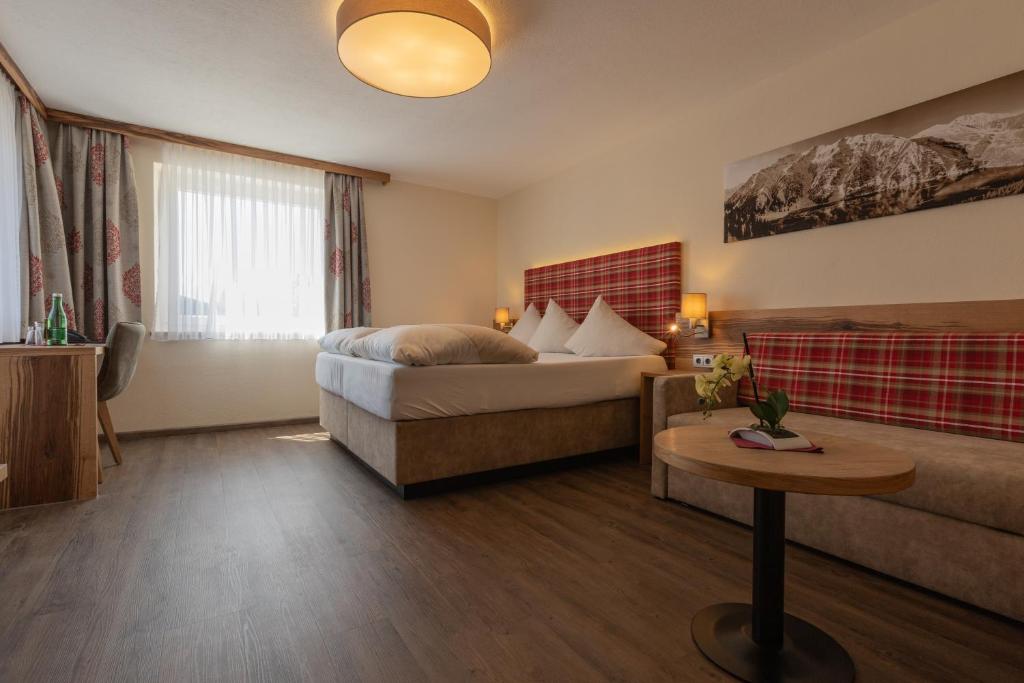 Двухместный (Улучшенный двухместный номер с 1 кроватью или 2 отдельными кроватями) отеля Hotel Kohlerhof, Альпбах