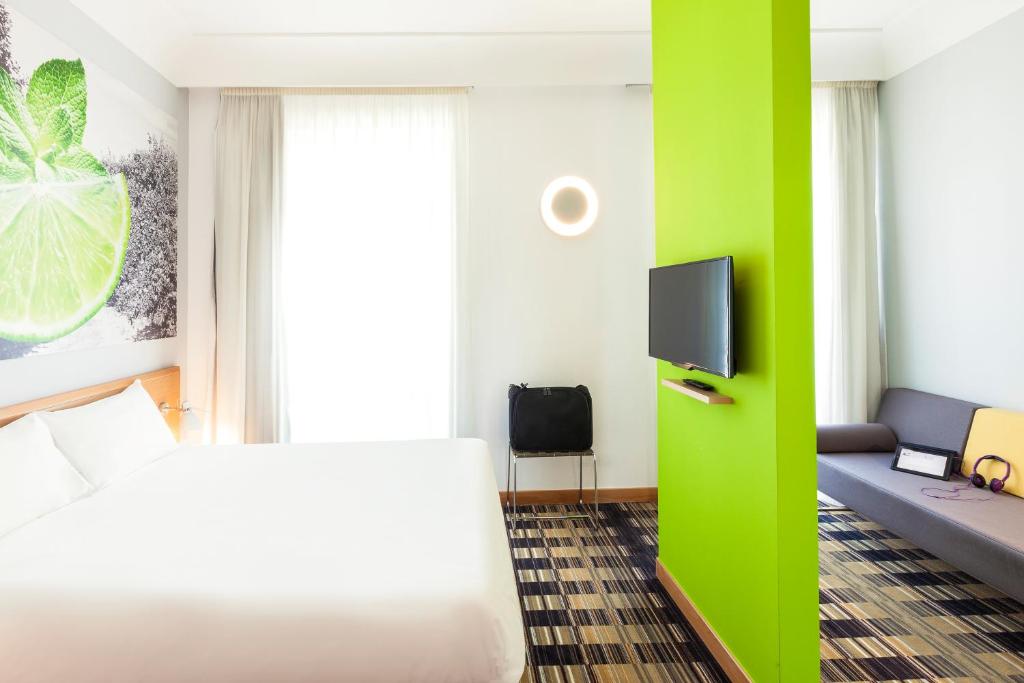 Трехместный (Стандартный номер с 3 односпальными кроватями), Ibis Styles Napoli Garibaldi