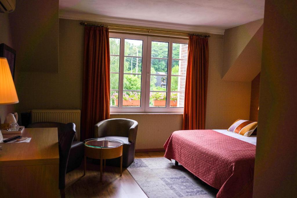 Двухместный (Двухместный номер Делюкс с 1 кроватью и ванной) отеля Hotel Prins van Oranje, Хасселт