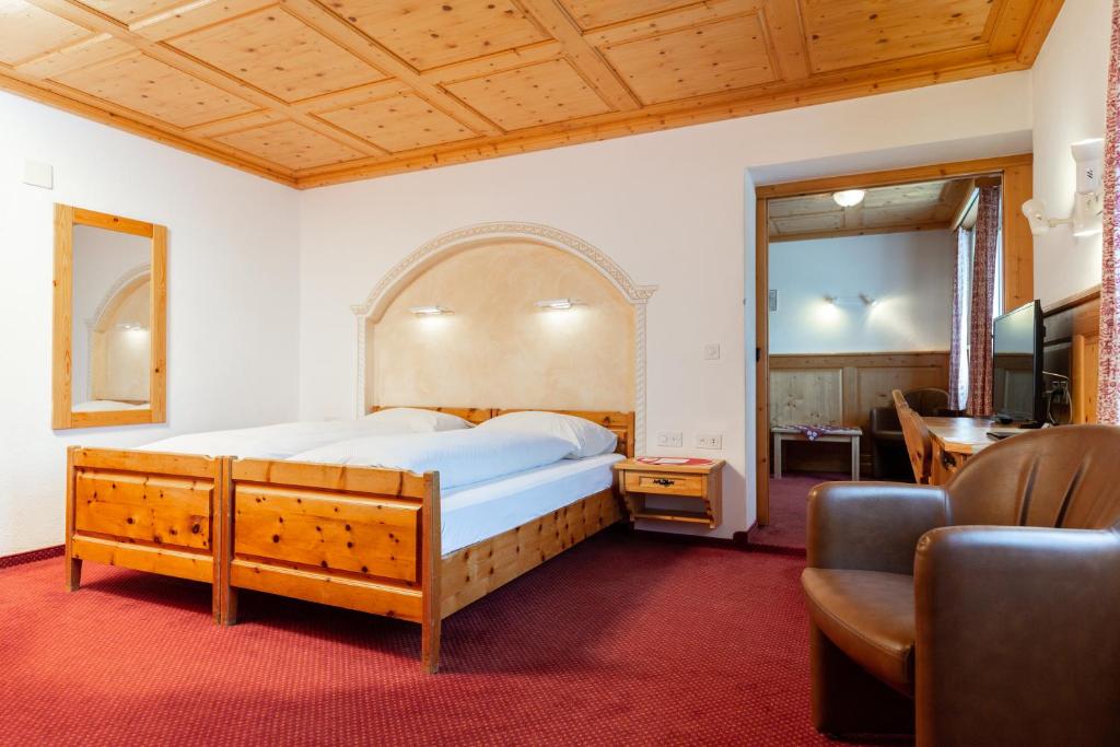 Семейный (Семейный номер с ванной комнатой) отеля Hotel Bären, Санкт-Мориц