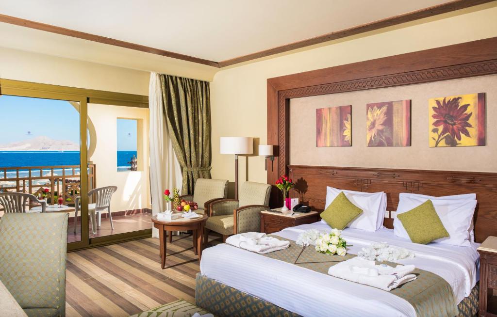 Двухместный (Улучшенный номер с видом на море) курортного отеля Charmillion Club Resort, Шарм-эль-Шейх