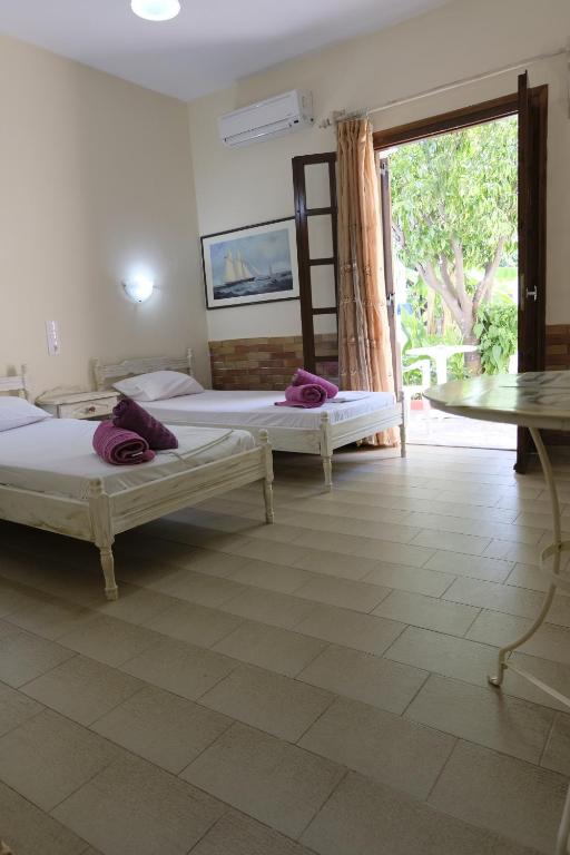 Двухместный (Стандартный двухместный номер с 1 кроватью или 2 отдельными кроватями и видом на сад) отеля Taxiarchis Apartments, Скиатос