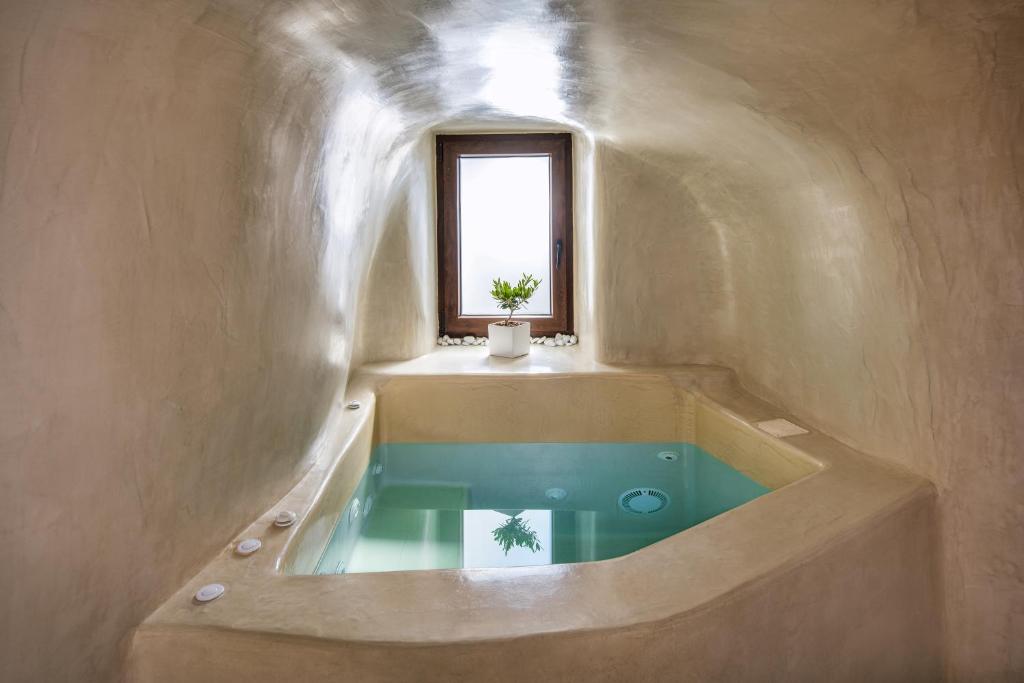 Сьюит (Люкс с гидромассажной ванной) виллы Aegean Mist Luxury Suites, Мегалохорион