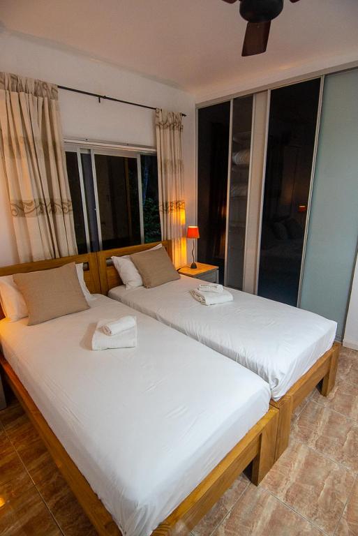 Двухместный (Двухместный номер с 1 кроватью или 2 отдельными кроватями, вид на сад) отеля The Orchard Self Catering, Маэ