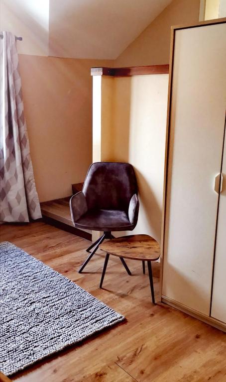 Номер (Large Two-Bedroom apartment with balcony Austrasse 7), Book-A-Room City Apartment Salzburg