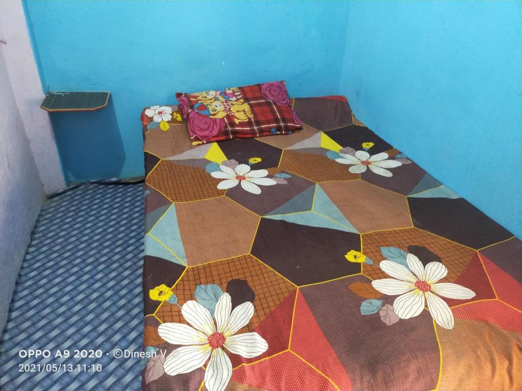 Одноместный (Одноместный номер с собственной внешней ванной комнатой) гостевого дома Maa Vaishno Guest House, Варанаси