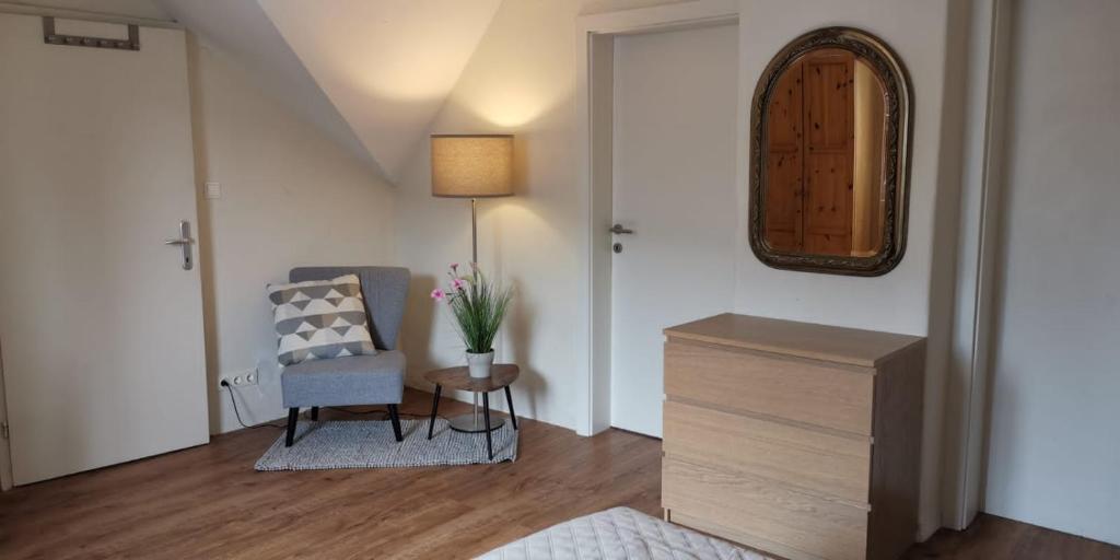 Номер (Large Two-Bedroom apartment with balcony Austrasse 7), Book-A-Room City Apartment Salzburg