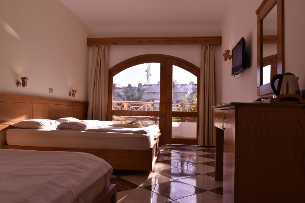 Двухместный (Улучшенный двухместный номер с 1 кроватью или 2 отдельными кроватями и видом на сад) курортного отеля Planet Oasis Resort Dahab, Дахаб