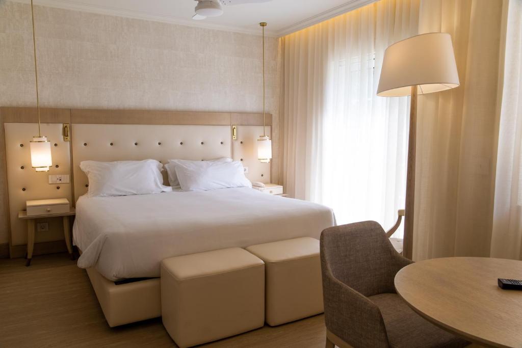 Двухместный (Двухместный номер Делюкс с 1 кроватью) отеля Suites Alba Resort & Spa, Карвуэйру
