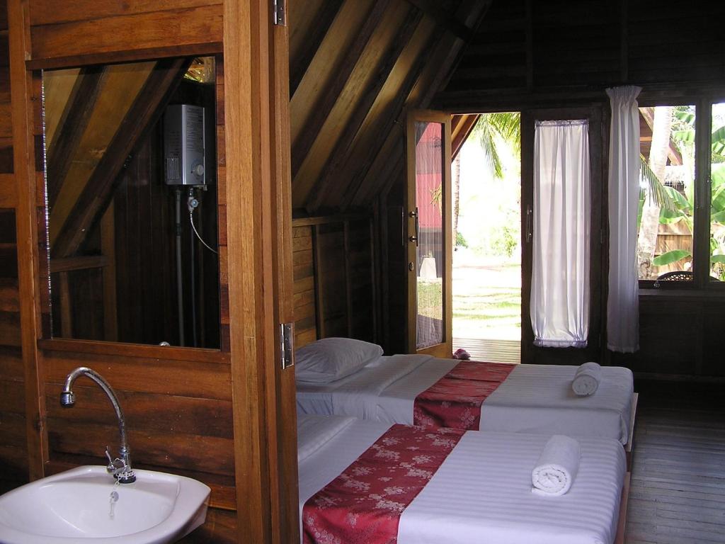 Двухместный (Двухместный номер с 2 отдельными кроватями), North Borneo Biostation Resort