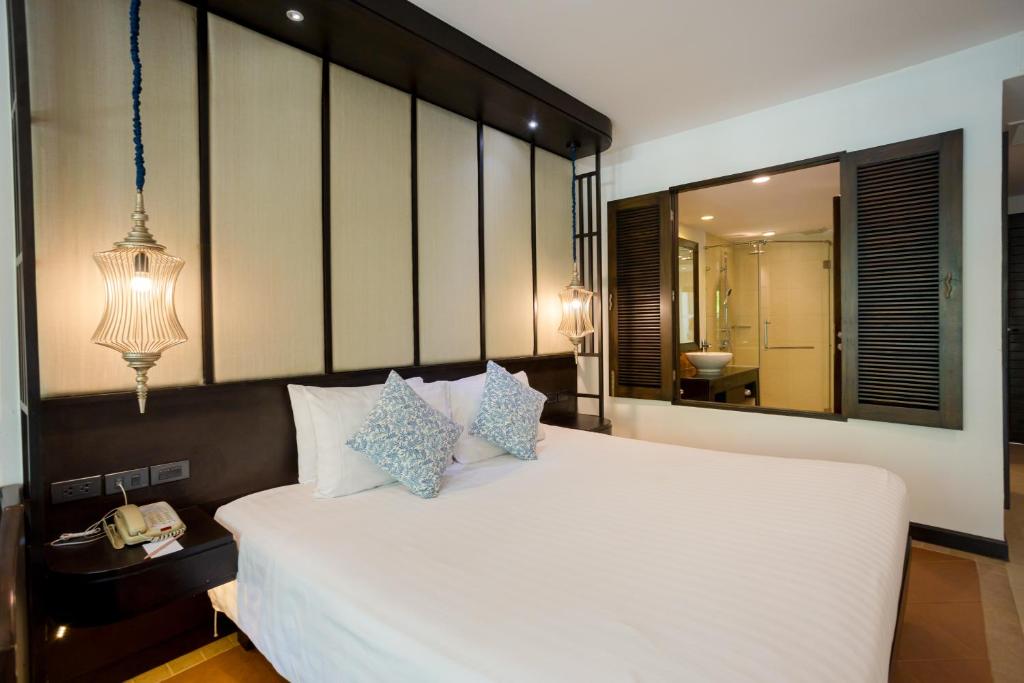 Двухместный (Улучшенный двухместный номер с 1 кроватью или 2 отдельными кроватями) курортного отеля Ravindra Beach Resort & Spa, Паттайя
