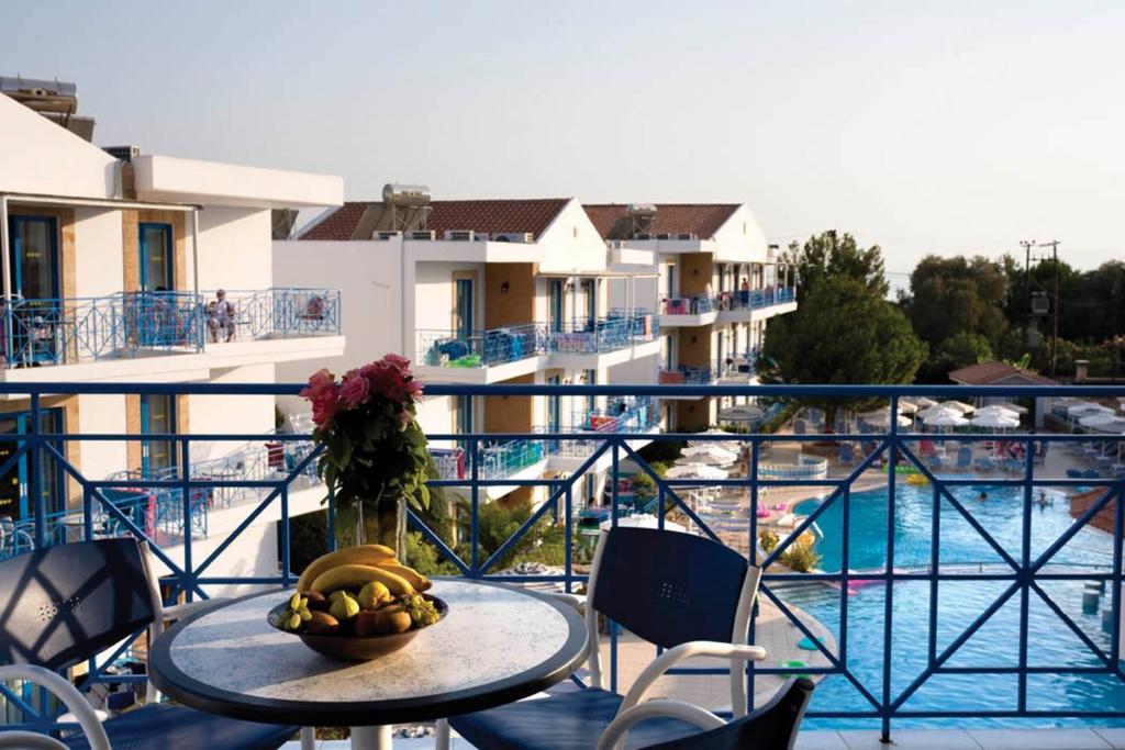 Семейный (Апартаменты с балконом для (4 взрослых)) отеля Pefki Islands, Пефки Родос