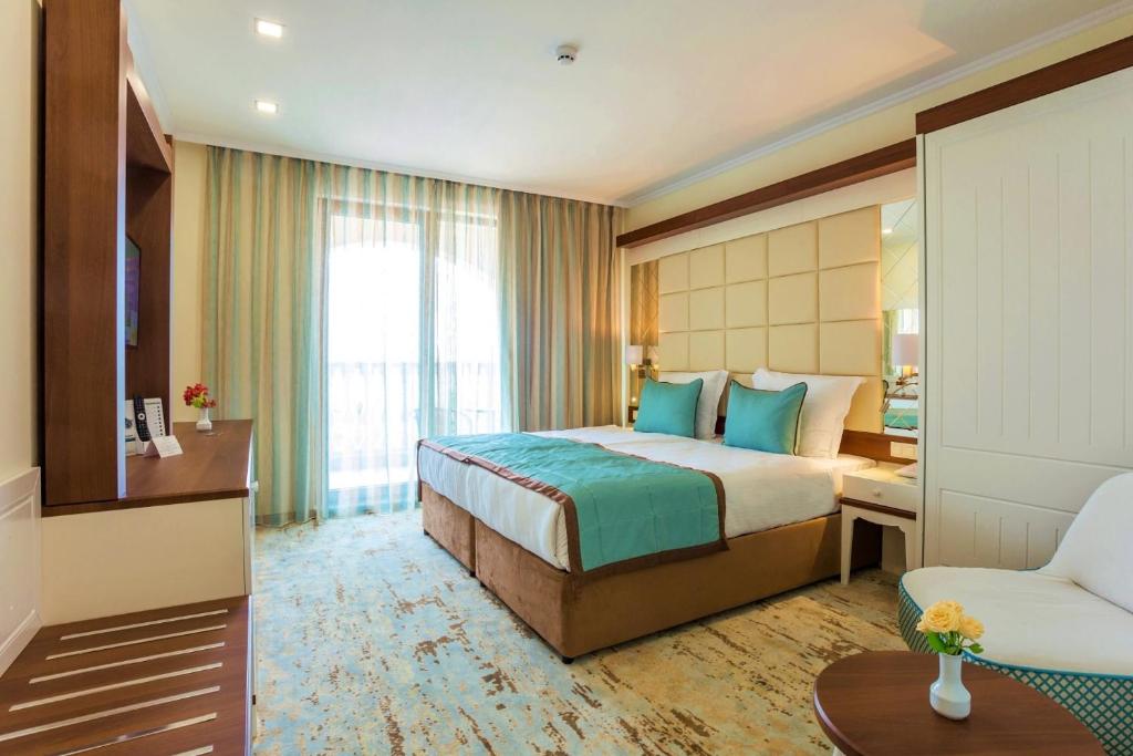Двухместный (Двухместный номер с 1 кроватью или 2 отдельными кроватями и боковым видом на море) отеля Balneo Resort Via Pontica, Поморие