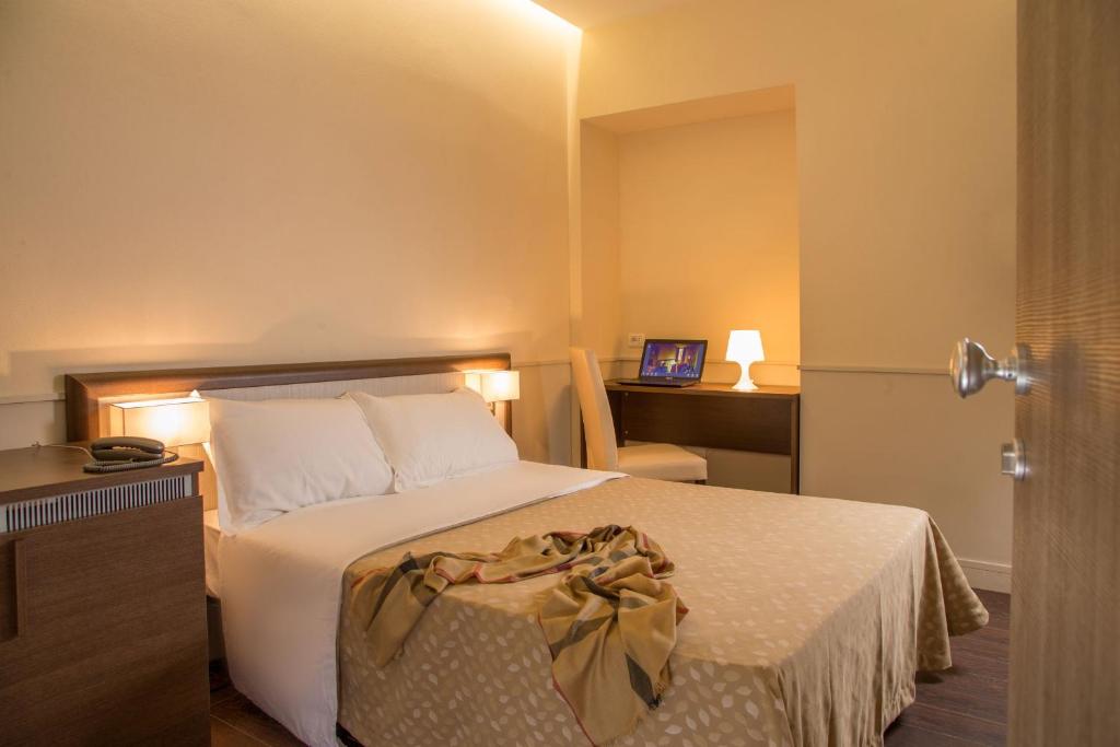 Двухместный (Небольшой двухместный номер с 1 кроватью) отеля Corso Grand Suite, Рим