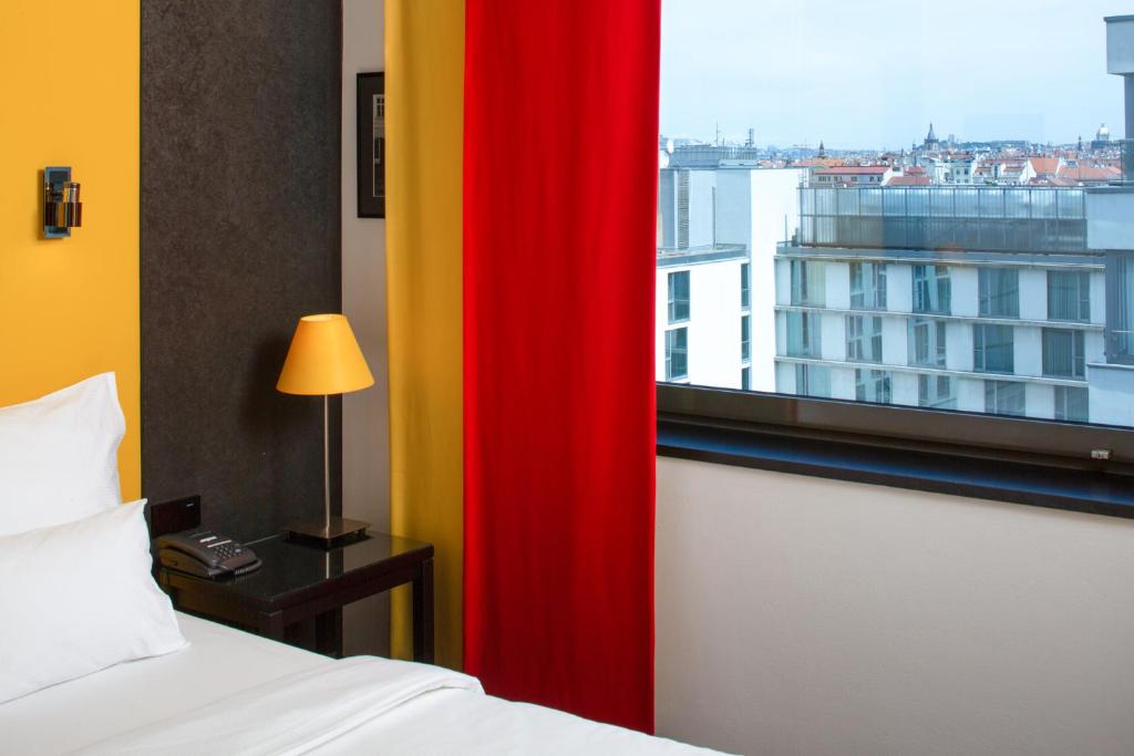 Двухместный (Представительский двухместный номер с 1 кроватью или 2 отдельными кроватями) отеля angelo by Vienna House Prague, Прага
