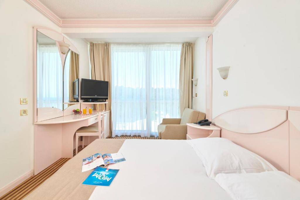 Двухместный (Классический номер - Вид на море) отеля Hotel Zorna Plava Laguna, Пореч