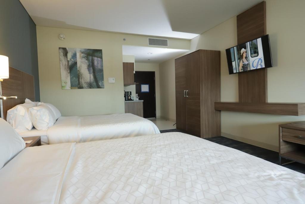 Двухместный (Люкс с 2 кроватями размера «queen-size»), Holiday Inn Express & Suites Mexicali