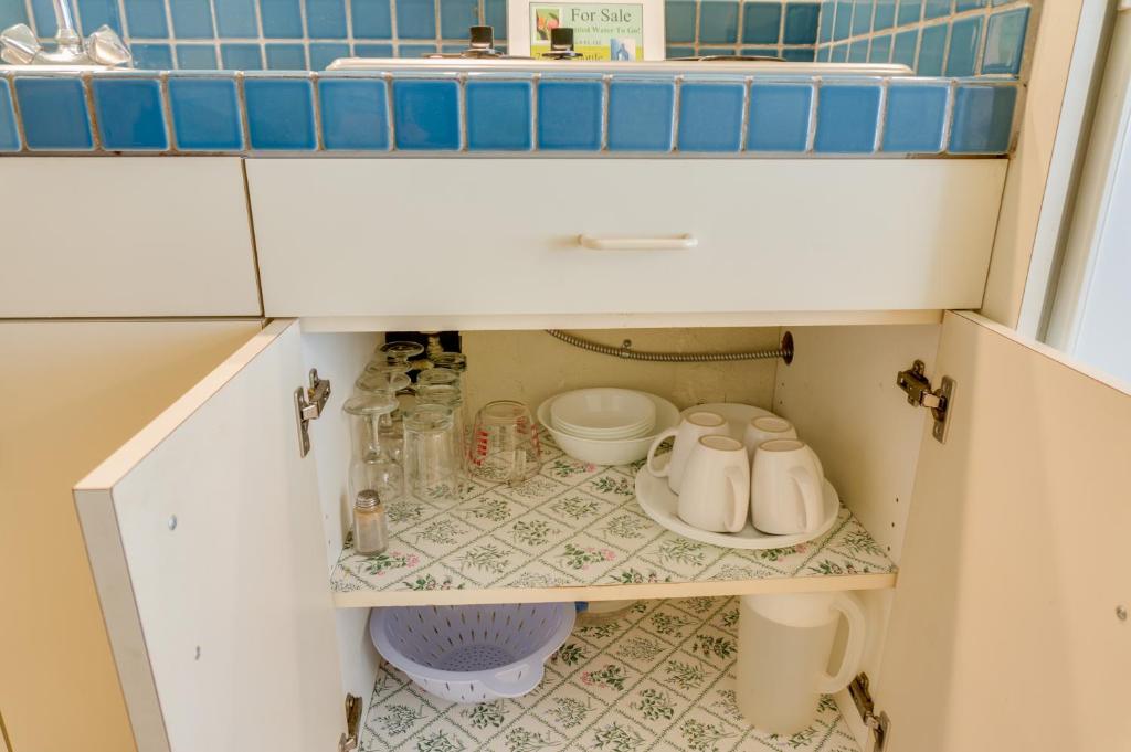 Студио (Номер с 1 кроватью размера «queen-size» и мини-кухней - Для некурящих, полная невозвращаемая оплата), Kuhio Banyan Hotel (with Kitchenettes)