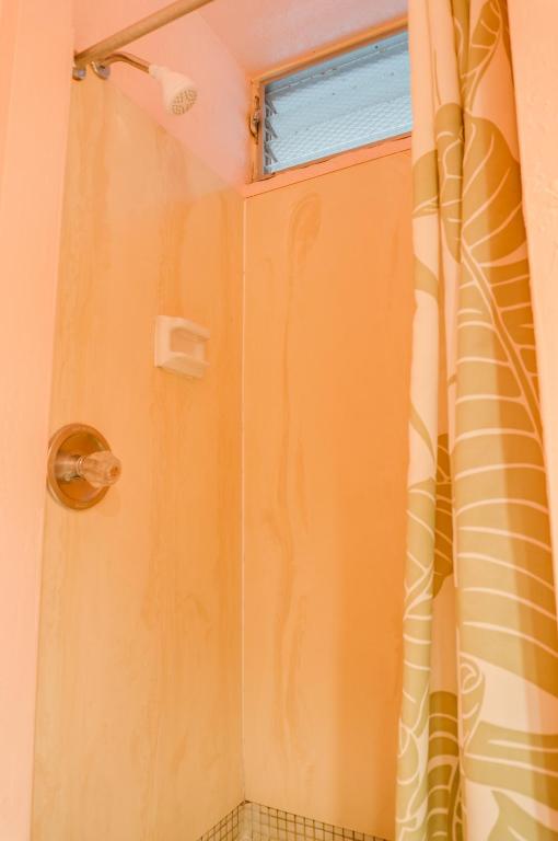 Студио (Номер с 1 кроватью размера «queen-size» и мини-кухней - Для некурящих, полная невозвращаемая оплата), Kuhio Banyan Hotel (with Kitchenettes)