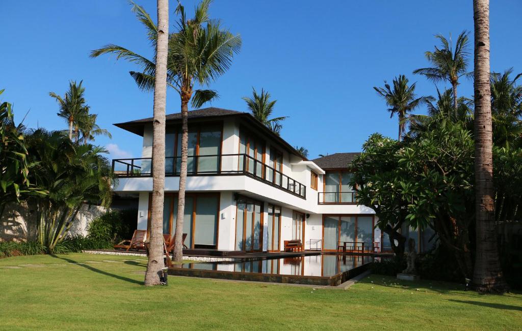 Вилла (Вилла с 3 спальнями и собственным бассейном, рядом с пляжем) курортного отеля Holiday Inn Resort Baruna Bali, Кута