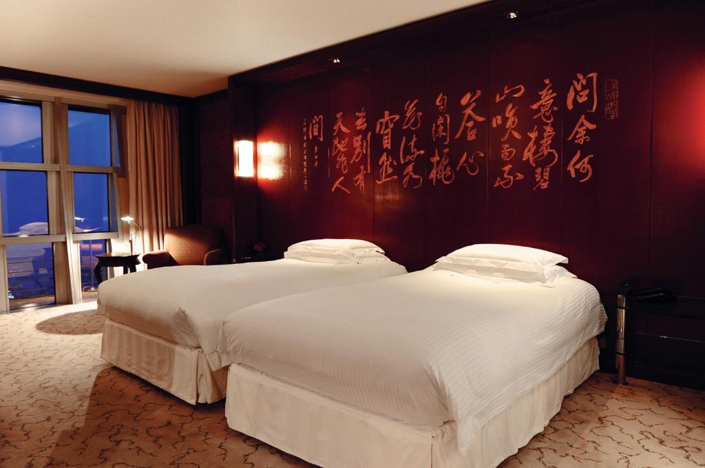 Двухместный (Клубный двухместный номер с 2 отдельными кроватями) отеля Grand Hyatt Shanghai, Шанхай