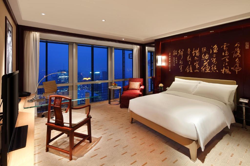 Двухместный (Номер «Гранд» с кроватью размера «king-size») отеля Grand Hyatt Shanghai, Шанхай