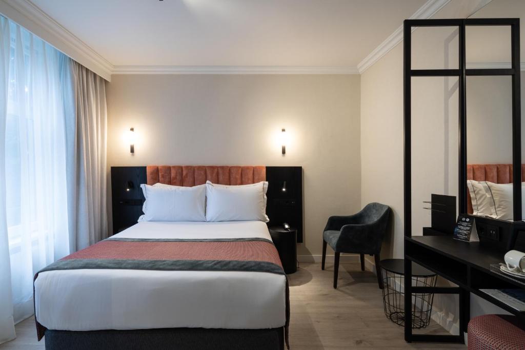 Двухместный (Небольшой двухместный номер «Премиум» с 1 кроватью) отеля Hotel Vondel Amsterdam, Амстердам