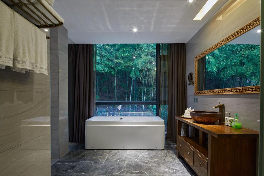 Трехместный (Стандартный номер Bamboo Forest для 2 родителей и 1 ребенка), Li River Resort