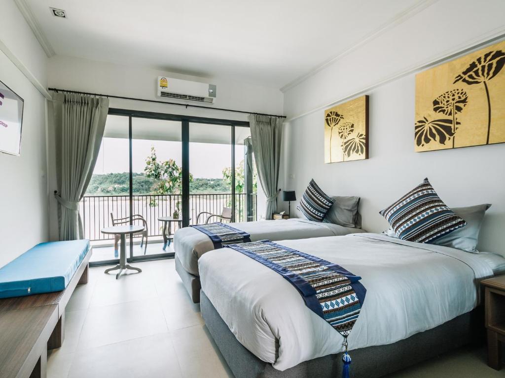 Двухместный (Двухместный номер Делюкс с 1 кроватью или 2 отдельными кроватями и видом на реку) отеля Fortune River View Chiang Khong, Чианграй