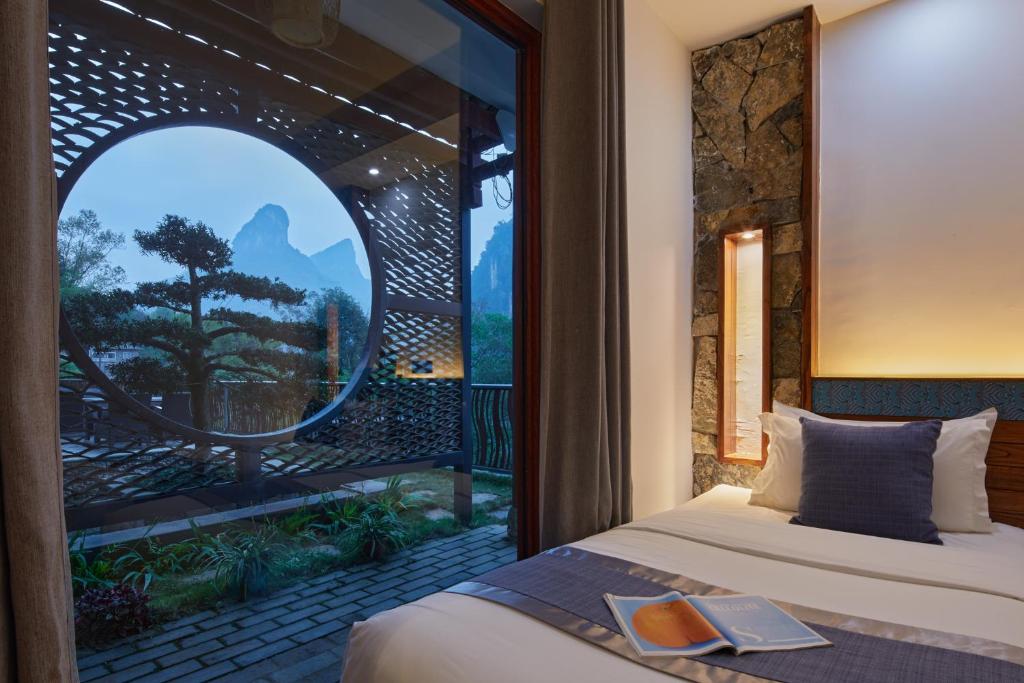 Двухместный (Двухместный номер с 2 отдельными кроватями и основными удобствами) отеля Li River Resort, Яншо
