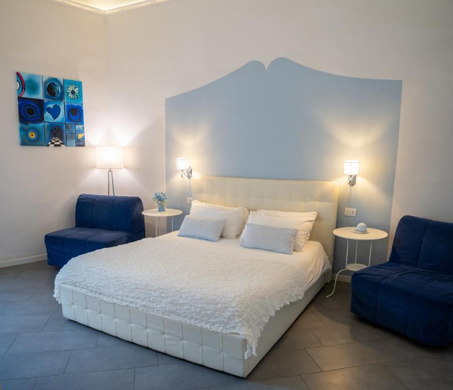 Двухместный (Двухместный номер с 1 кроватью и собственной ванной комнатой) отеля Sotto le Stelle ai Decumani, Неаполь