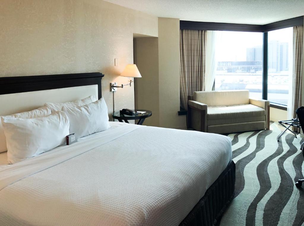 Двухместный (Номер Делюкс с кроватью размера «king-size») отеля Fort Pontchartrain Detroit, a Wyndham Hotel, Детройт