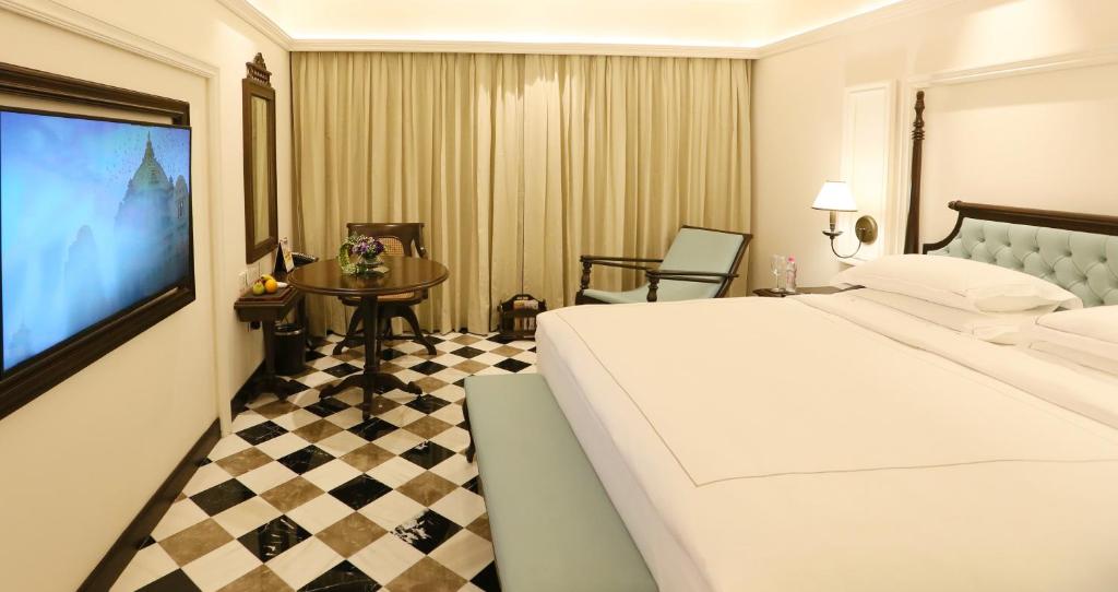 Четырехместный (Luxury Room Various View  King Bed), Taj Bengal