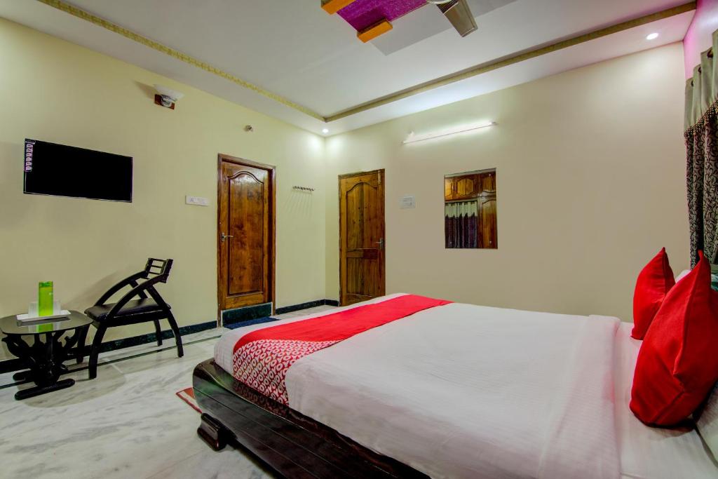 Отель OYO 9054 Velaga Inn, Виджаявада
