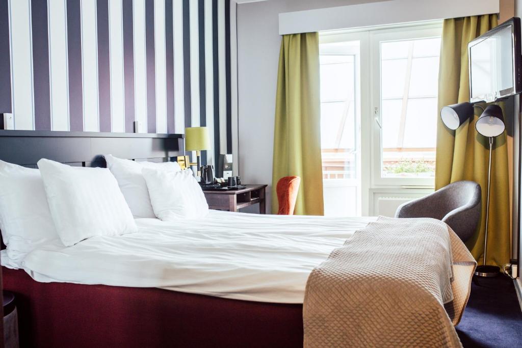 Двухместный (Улучшенный номер с кроватью размера «queen-size») отеля Calmar Stadshotell, Кальмар