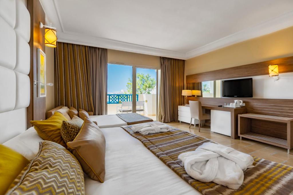 Четырехместный (Классический четырехместный номер) отеля Bellevue Park Hotel, Порт Эль-Кантауи