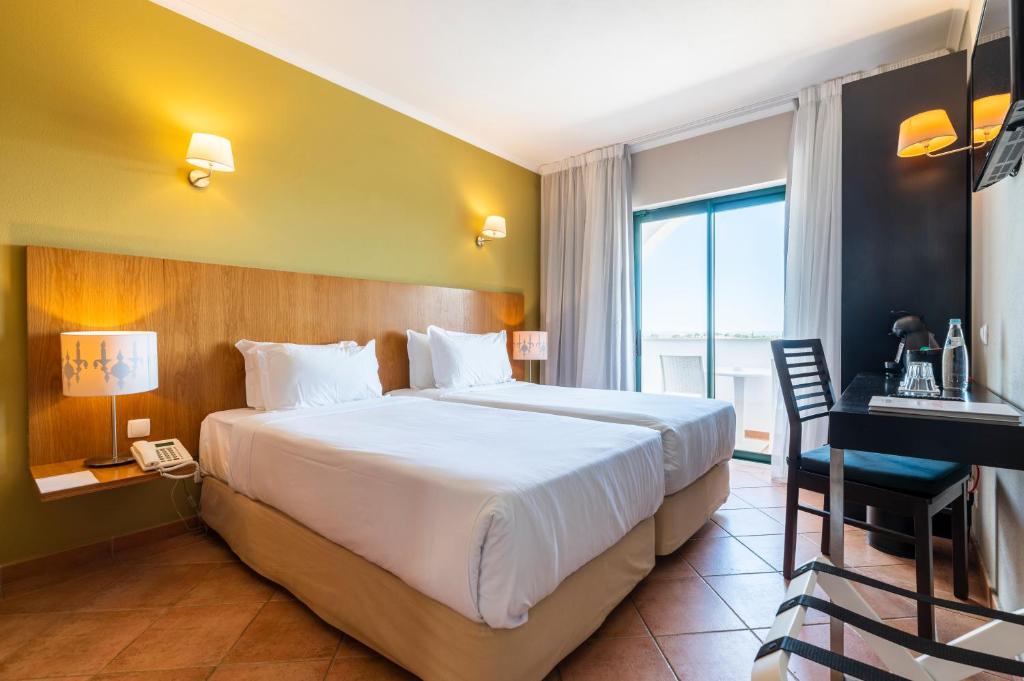 Двухместный (Двухместный номер с 1 кроватью или 2 отдельными кроватями) курортного отеля Vale d'El Rei Resort, Карвуэйру