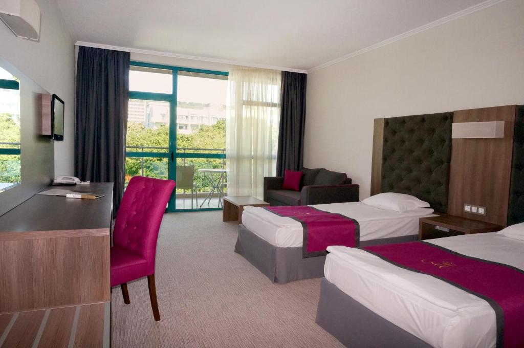 Двухместный (Двухместный номер с 1 кроватью или 2 отдельными кроватями, вид на парк) отеля Marina Grand Beach Hotel All Inclusive, Золотые Пески