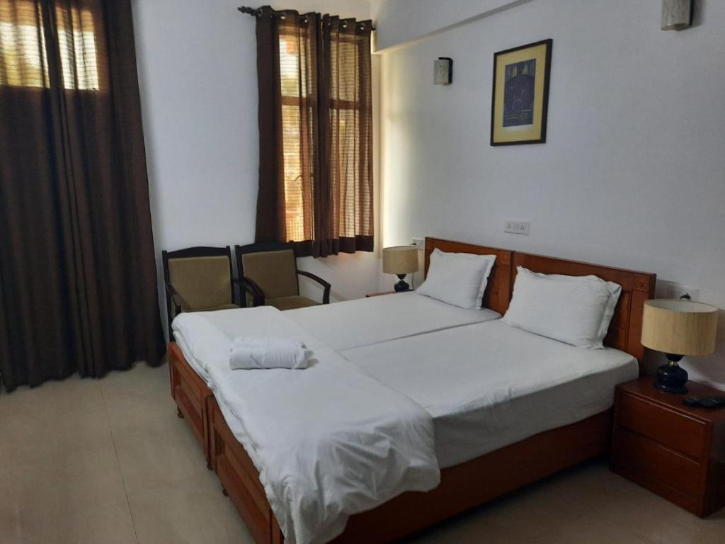 Двухместный (Стандартный двухместный номер с 1 кроватью, завтраком и ужином) хостела New Delhi YMCA Tourist Hostel, Нью-Дели