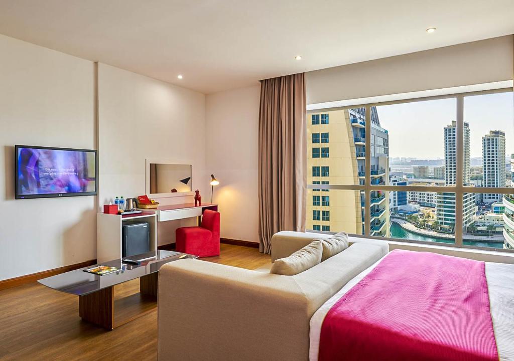 Двухместный (Номер Делюкс с билетами в развлекательный комплекс Dubai Parks (1 парк за весь период проживания), бесплатными пляжными принадлежностями, ранней) апарт-отеля Hawthorn Hotel & Suites by Wyndham JBR, Дубай