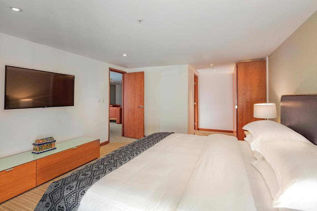 Двухместный (Люкс бизнес-класса с кроватью размера «king-size») отеля Presidente Intercontinental Puebla, Пуэбла