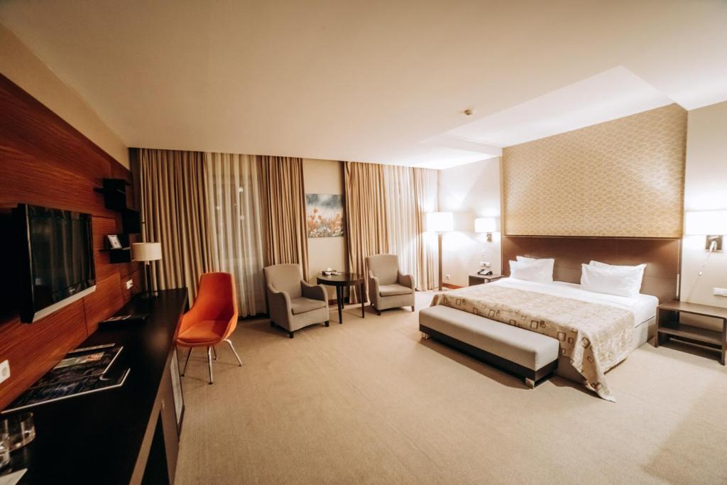 Двухместный (Улучшенный двухместный номер с 1 кроватью) отеля Qafqaz Point Hotel, Баку
