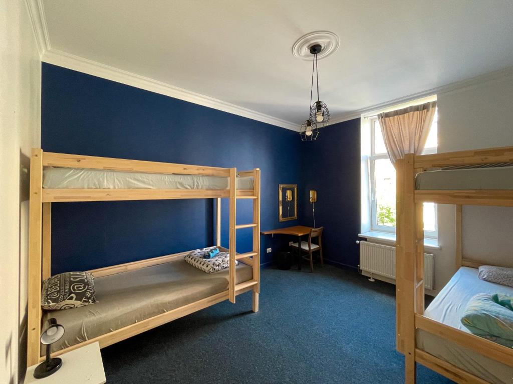 Номер (Кровать в общем 4-местном номере для мужчин и женщин) хостела Cinnamon Sally Backpackers Hostel, Рига