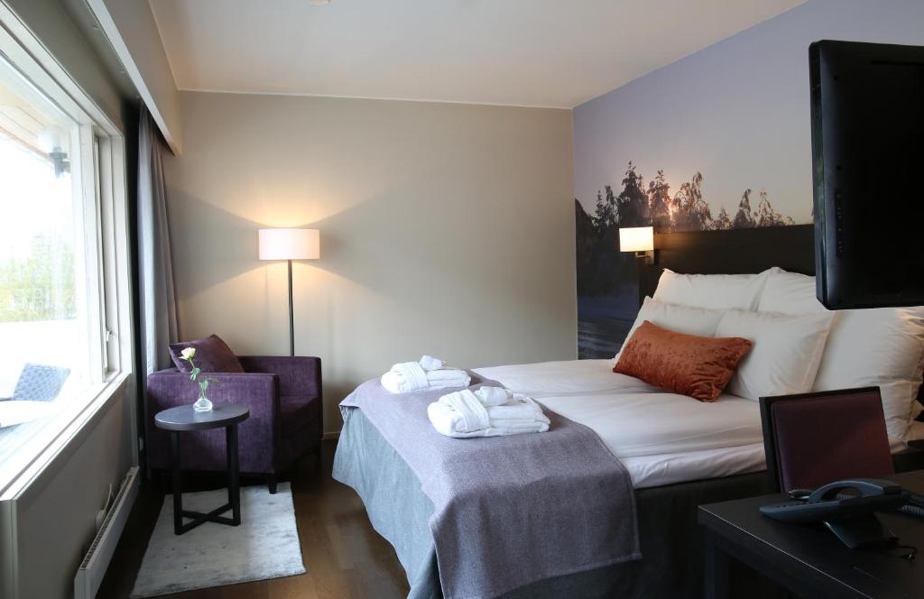 Двухместный (Улучшенный двухместный номер с 1 кроватью или 2 отдельными кроватями) отеля Thon Hotel Jølster, Шей
